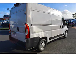 Peugeot Boxer 333 L2H2 BLUEHDI 140 S&S ASPHALT occasion - Photo 2