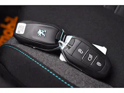 Peugeot 3008 Hybrid 136 e-DCS6 Active Pack occasion - Photo 34