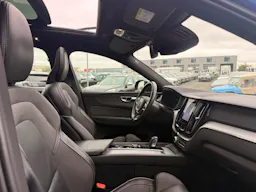 Volvo XC60  T8 Recharge AWD 303 ch + 87 ch Geartronic 8 R-Design occasion - Photo 12