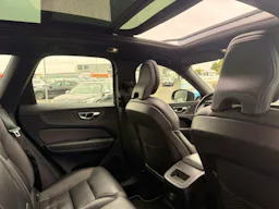 Volvo XC60  T8 Recharge AWD 303 ch + 87 ch Geartronic 8 R-Design occasion - Photo 13