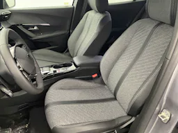 Peugeot e-2008 54 kWh 156 ch Allure occasion - Photo 9