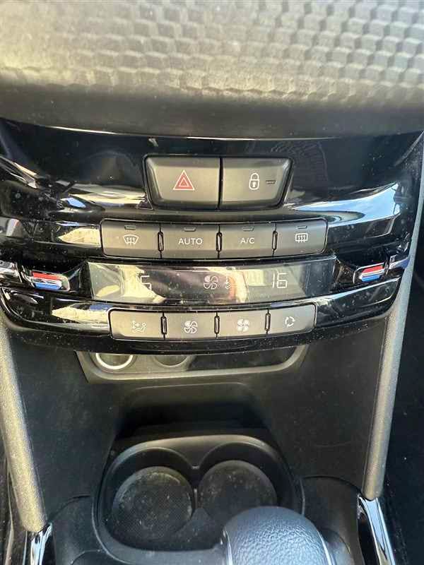 Peugeot 2008  1.2 PTEC 110CV ALLURE EAT6 occasion - Photo 11