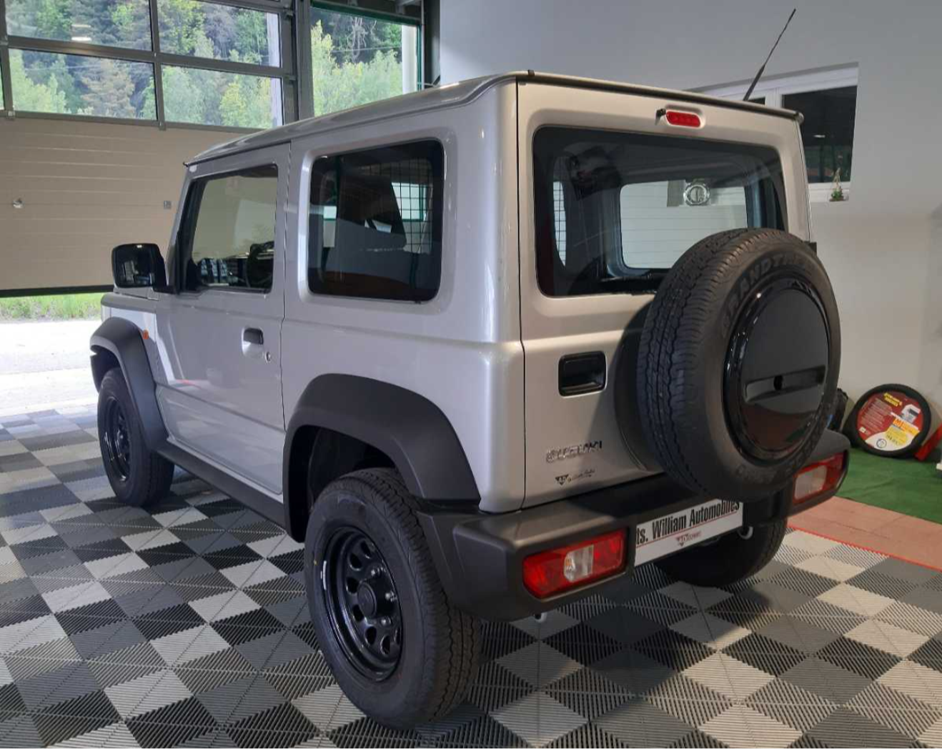 Suzuki Jimny  1.5 VVT 2 PLACES PRIVILEGE occasion - Photo 3