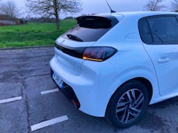 Peugeot 208 PURETHEC 100 S&S BVM6 ALLURE occasion - Photo 2