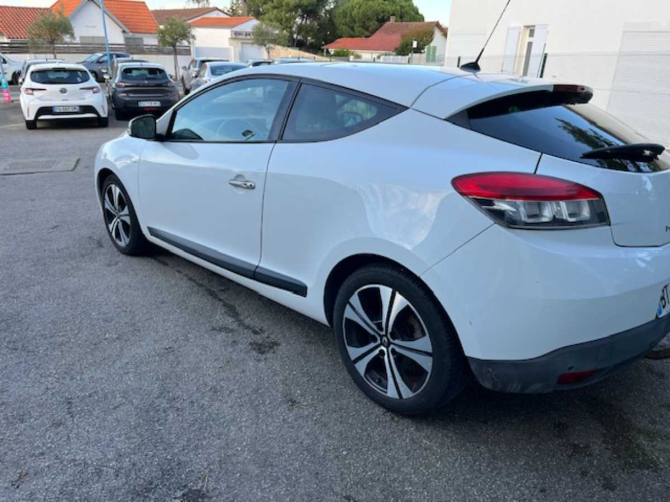 Renault Mégane  COUPE 1.9 DCI 130 BOSE occasion - Photo 2