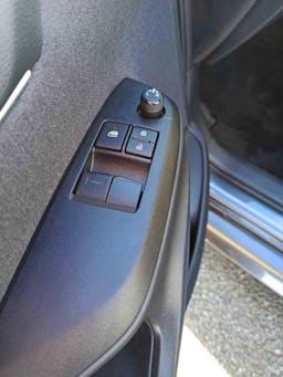 Toyota Yaris HYBRID 116H - BV E-CVT (MY22) DYNAMIC BUSINESS PRO occasion - Photo 4