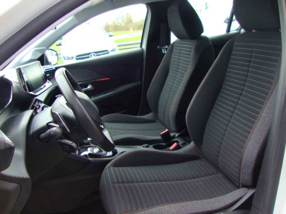 Peugeot 208  ACTIVE PACK PURETECH 110CV EAT8 occasion - Photo 7