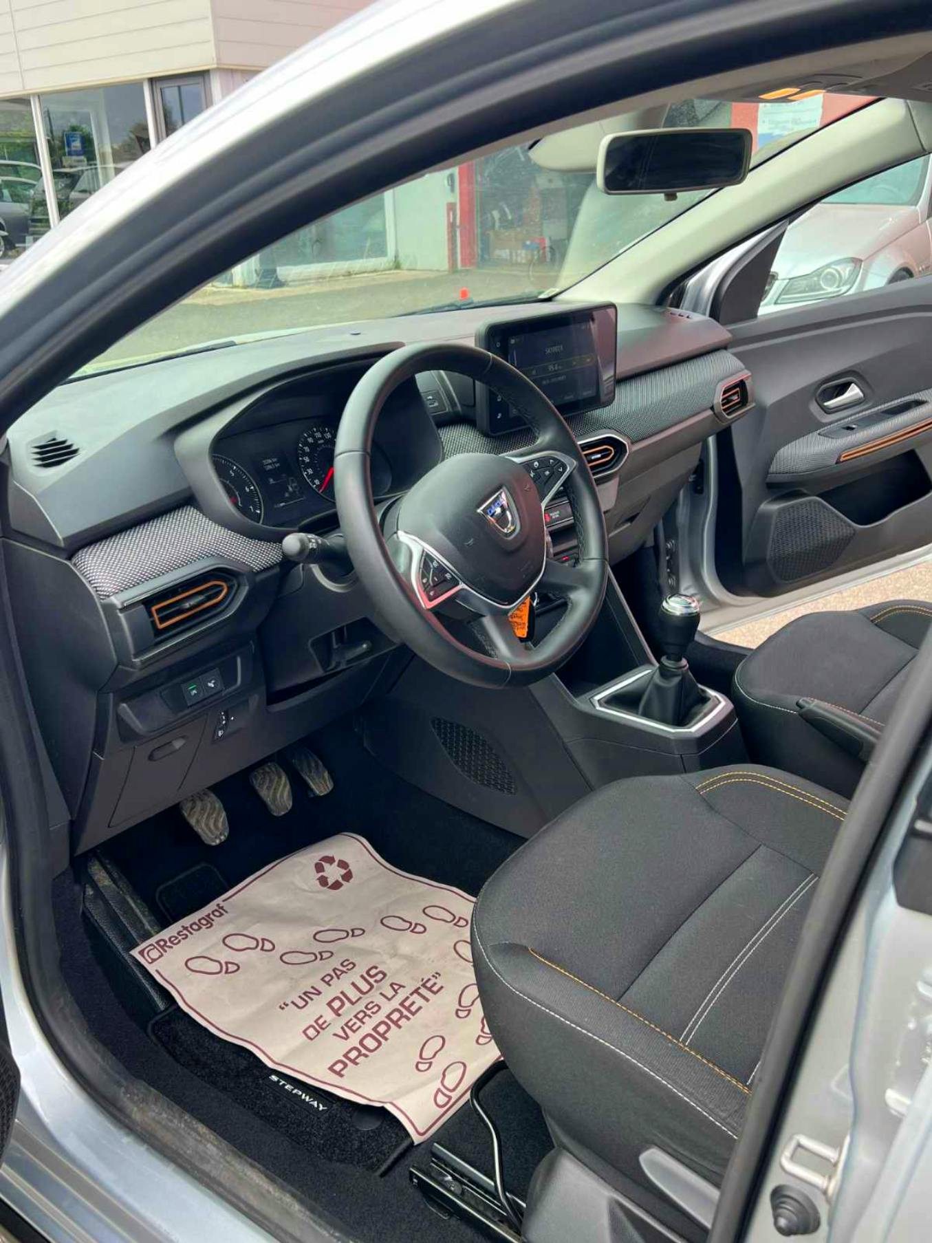 Dacia Sandero  EXPRESSION + occasion - Photo 3