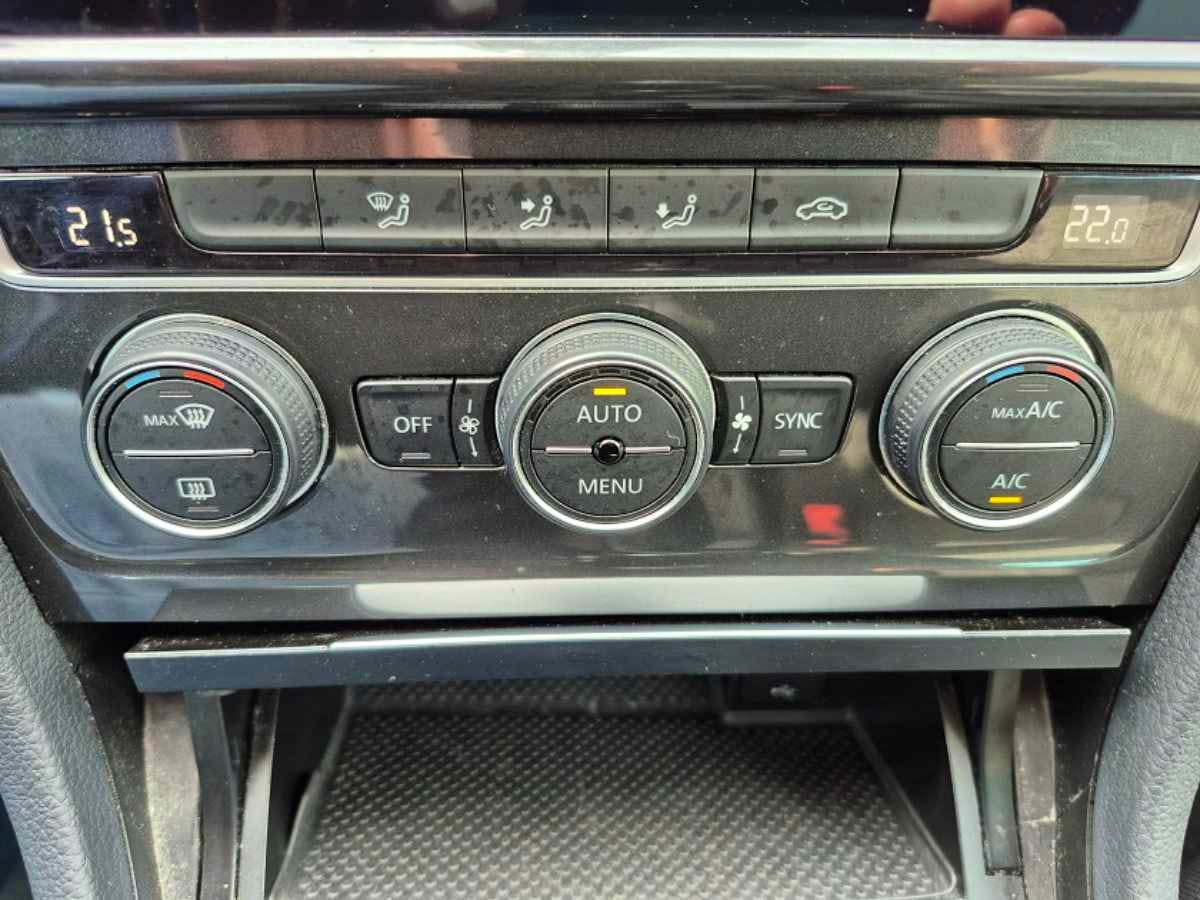 Volkswagen Golf  GOLF VII 2.0 TDI 150 CONFORTLINE BUSINESS occasion - Photo 9