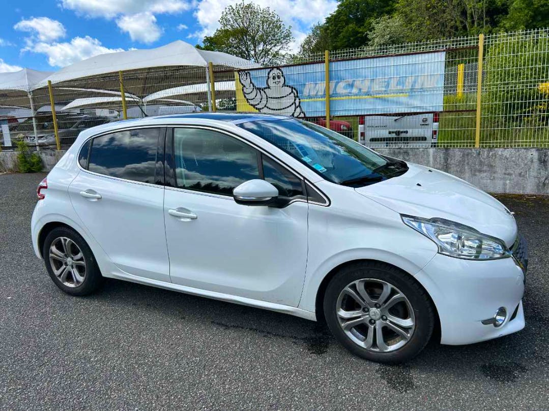 Peugeot 208  1.6 HDI occasion - Photo 2