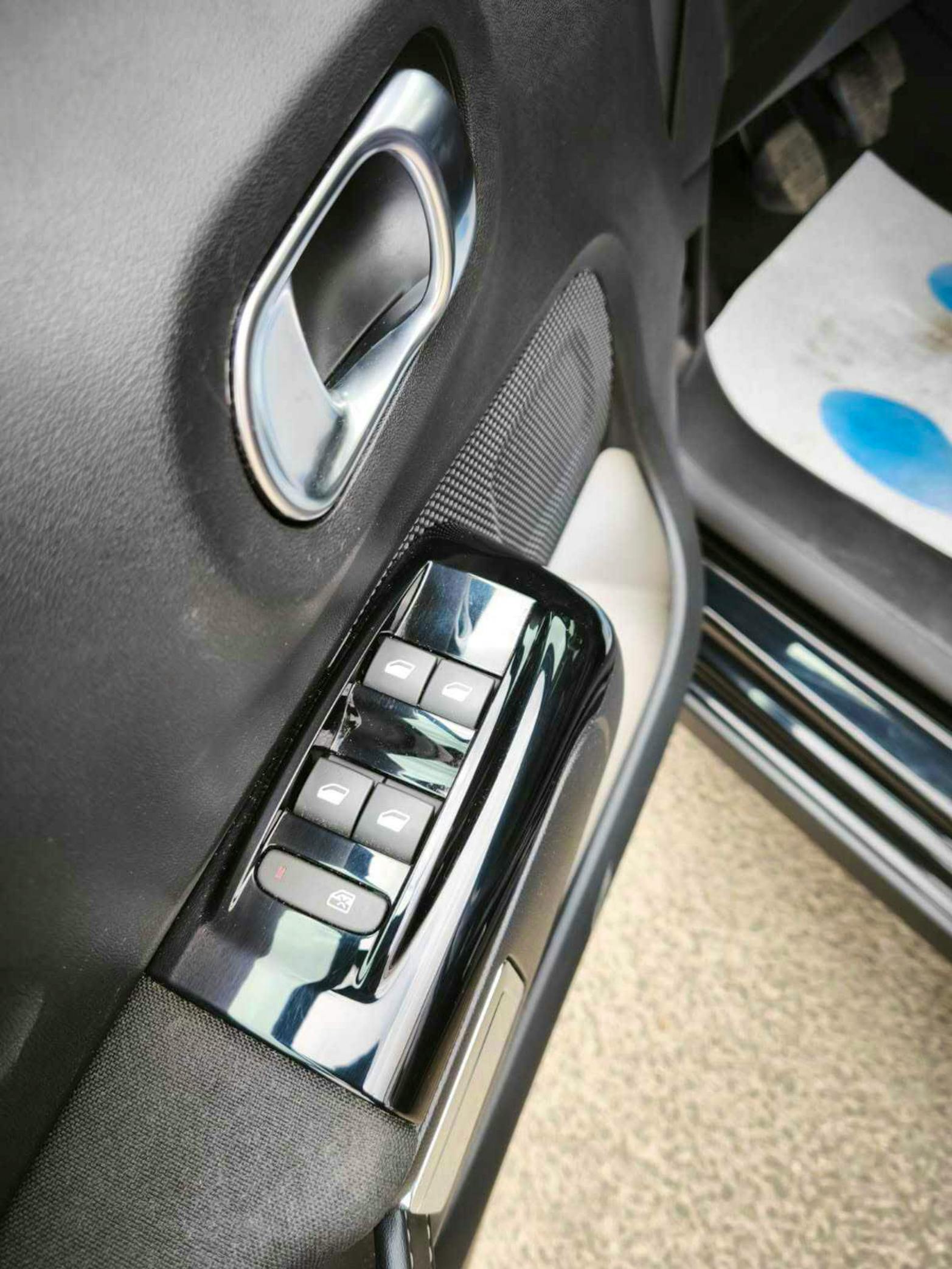 Citroën C3  1.5 BLUEHDI 100 S&S - SHINE occasion - Photo 4