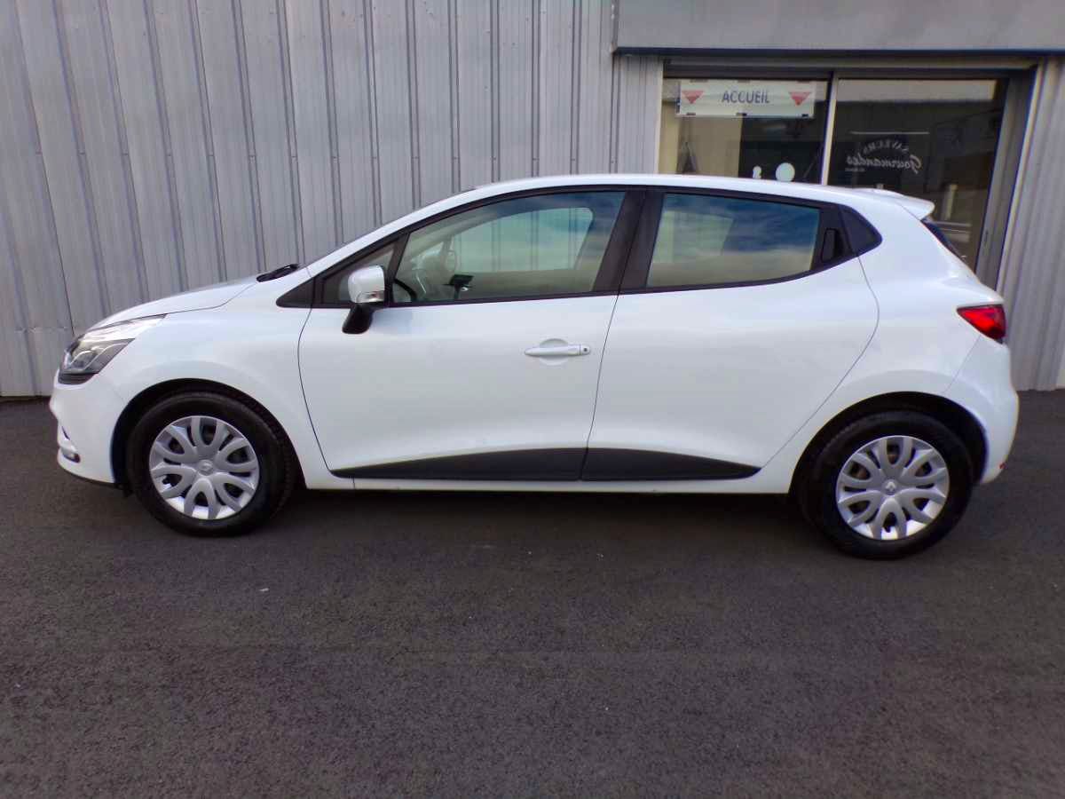 Renault Clio  1.5 DCI 90 5PL E6 occasion - Photo 8