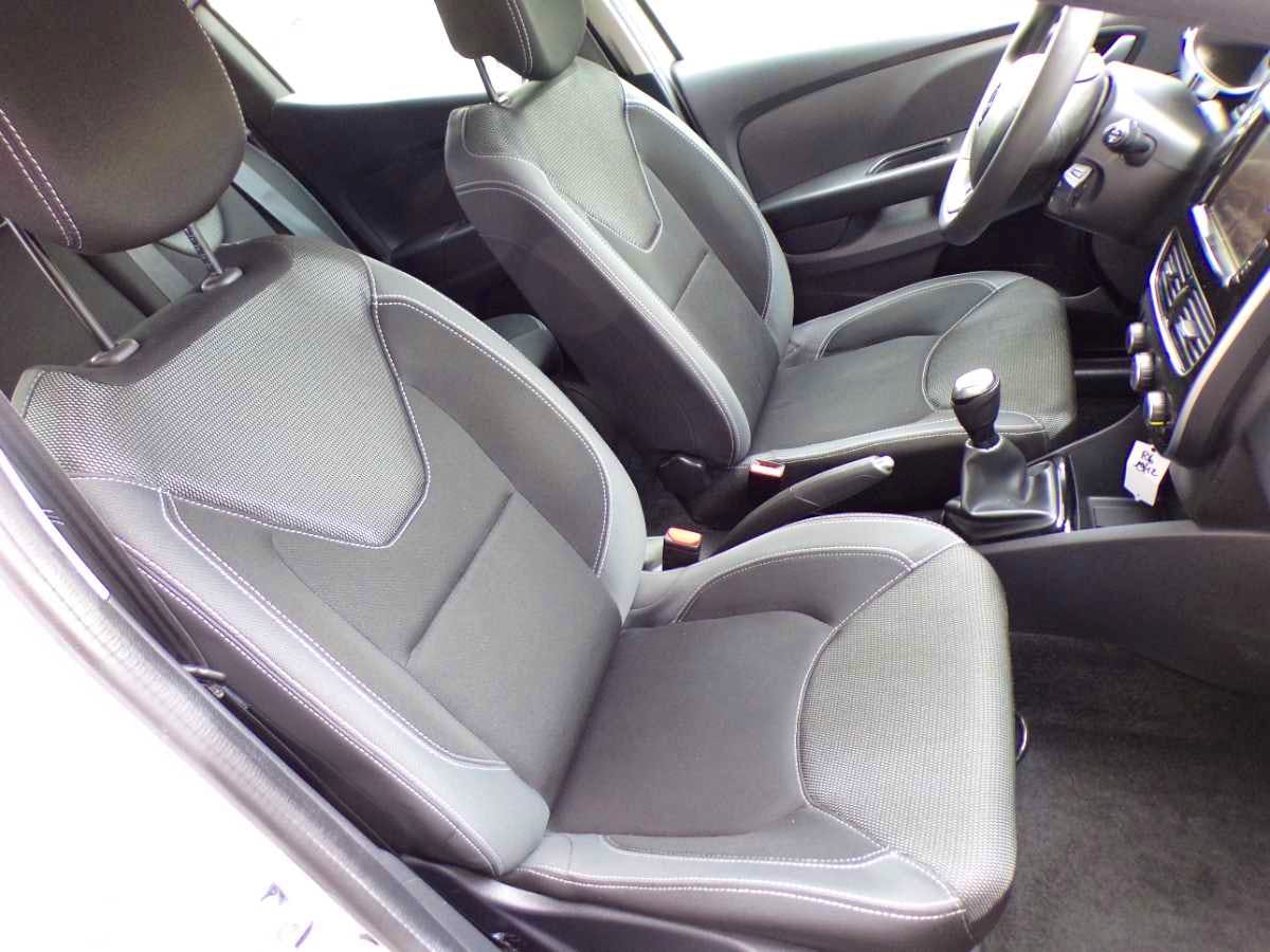 Renault Clio  1.5 DCI 75 CH GPS -5 PLACES occasion - Photo 9