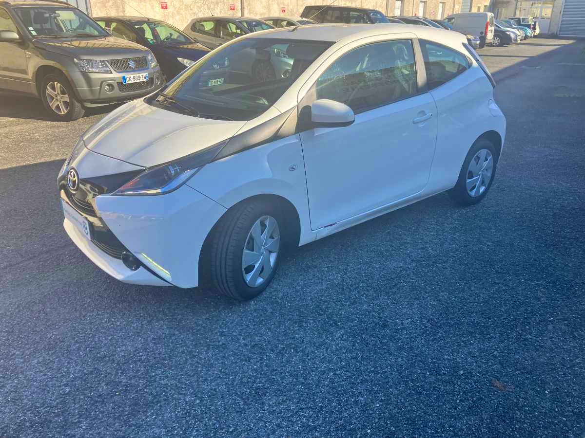 Toyota Aygo  1.0 VVT-i X Shift- X Play 3Ptes occasion - Photo 2