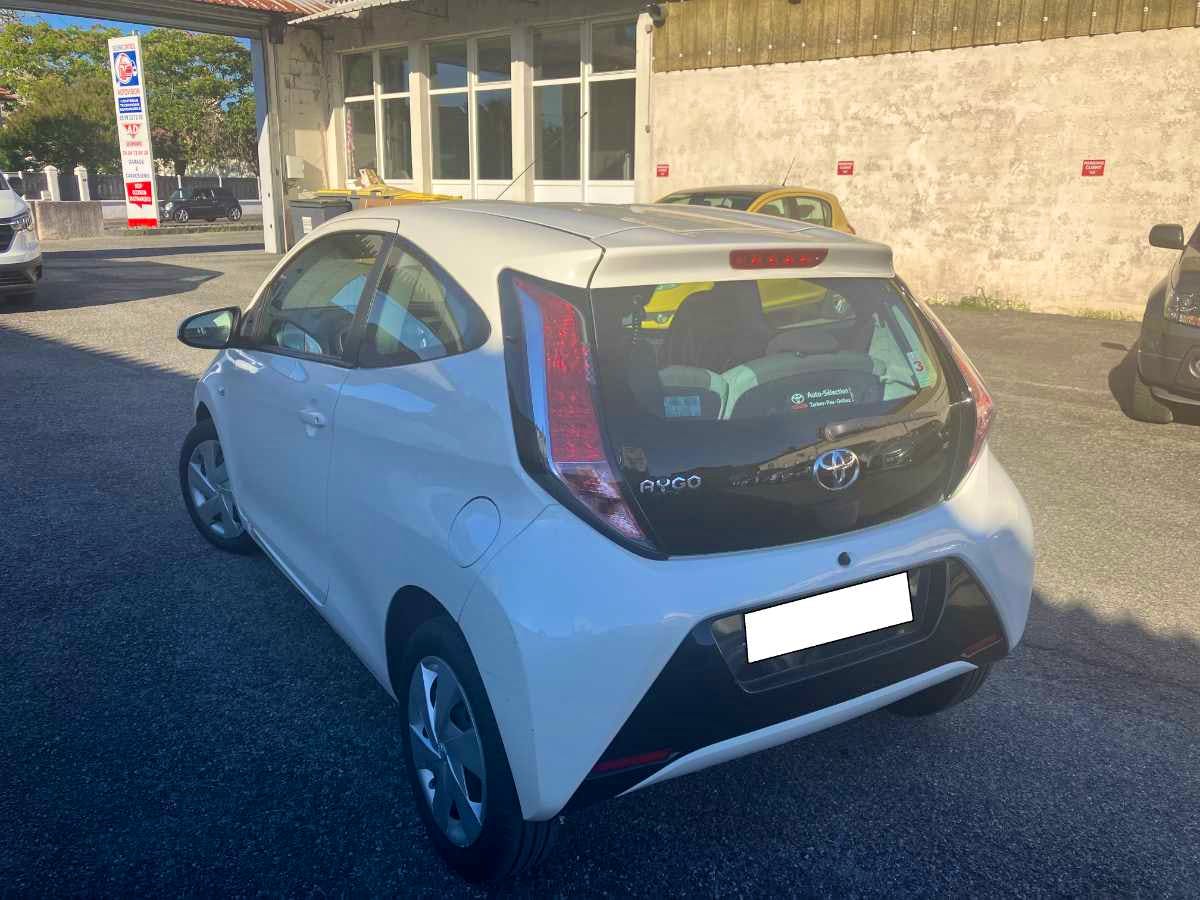 Toyota Aygo  1.0 VVT-i X Shift- X Play 3Ptes occasion - Photo 3