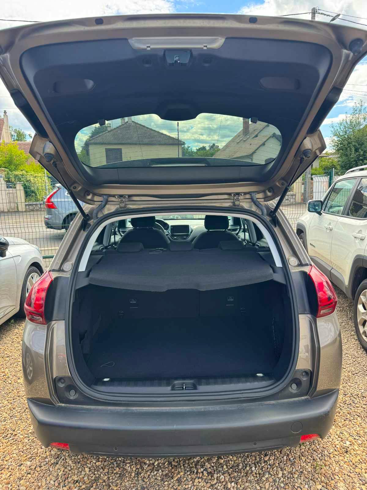 Peugeot 2008  STYLE 1.2 PURETECH 110CH occasion - Photo 4
