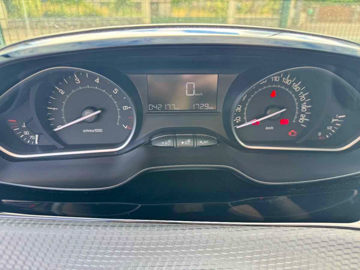 Peugeot 2008  STYLE 1.2 PURETECH 110CH occasion - Photo 7