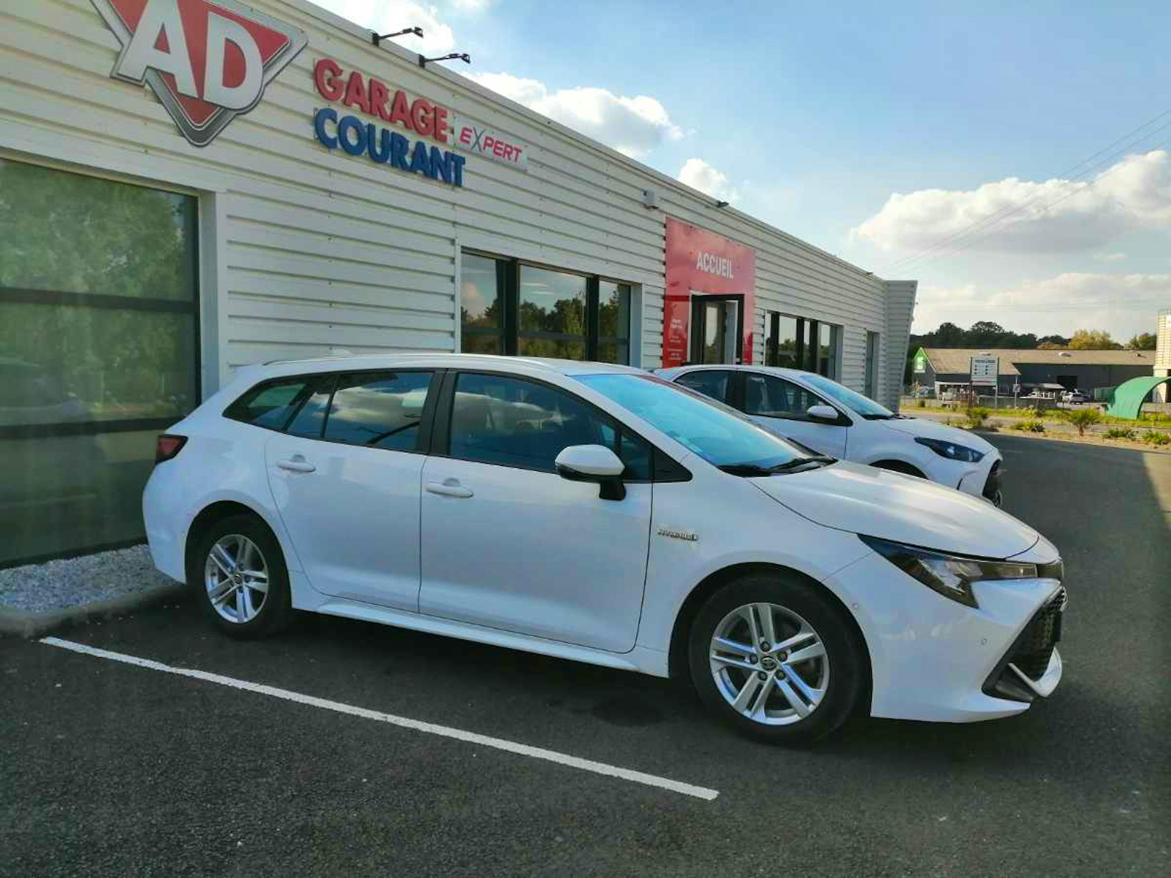 Toyota Corolla DYNAMIC BUSINESS 122h TS Touring Sports occasion