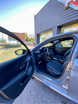 Peugeot 208 Hybrid 136 eDCS6 GT occasion - Photo 9