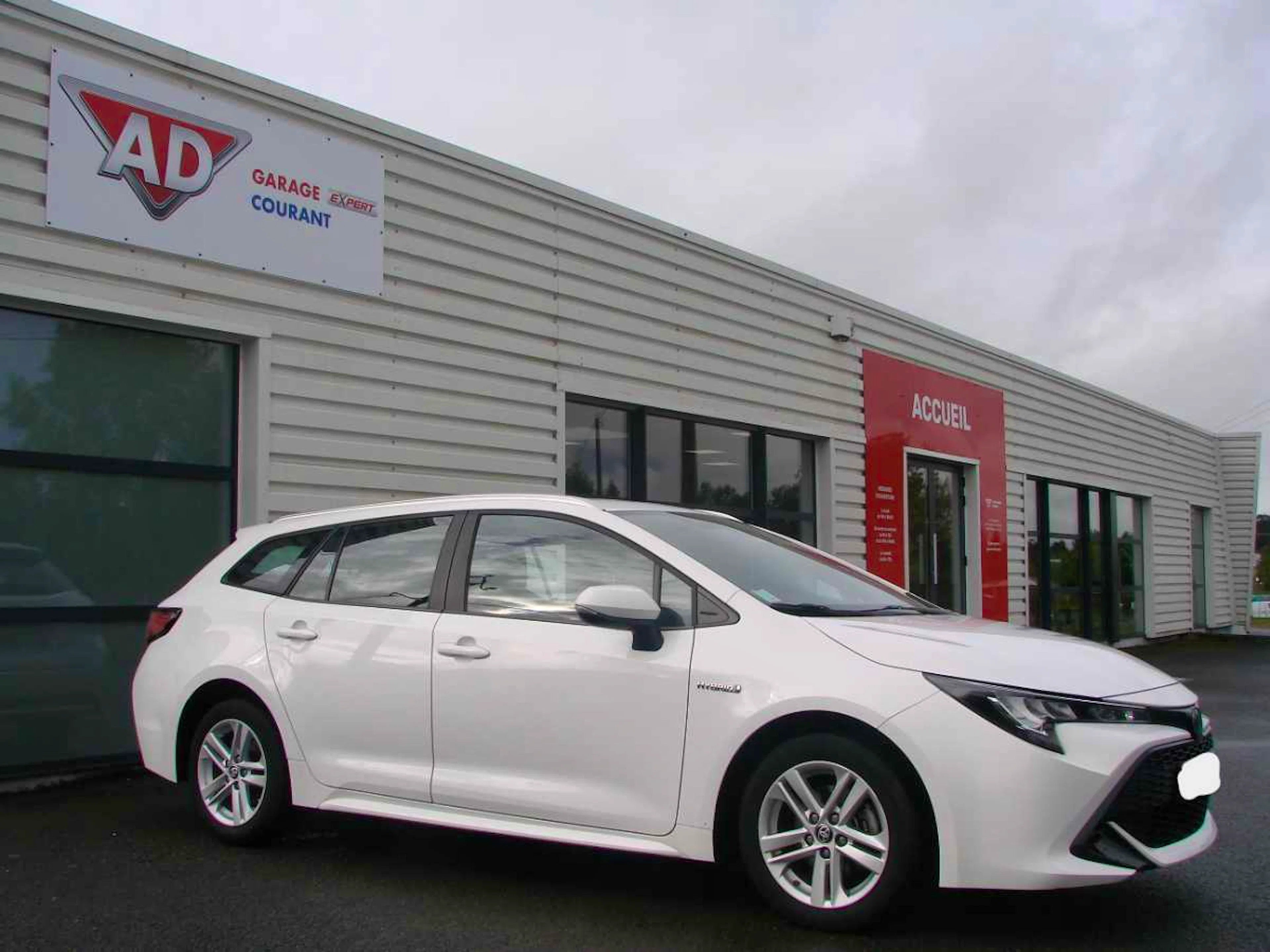 Toyota Corolla DYNAMIC BUSINESS 122h TS Touring Sports occasion