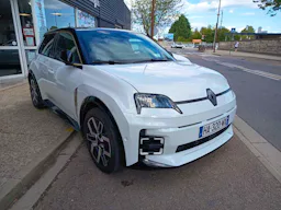 Renault R5 II E-TECH ELECTRIQUE 150 AUTONOMIE CONFORT ICONIC CINQ 52 KWH occasion - Photo 1