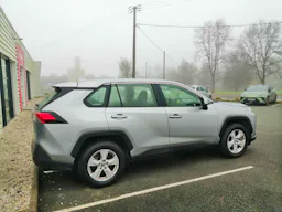 Toyota RAV4 HYBRIDE 218CH ACTIVE 2WD occasion - Photo 2