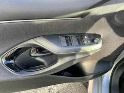 Toyota Yaris HYBRID DESIGN occasion - Photo 11