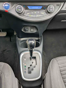 Toyota Yaris Hybride 100h Dynamic occasion - Photo 19