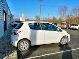 Toyota Yaris 100h Dynamic 5p occasion - Photo 2