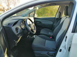 Toyota Yaris 100h Dynamic 5p occasion - Photo 3