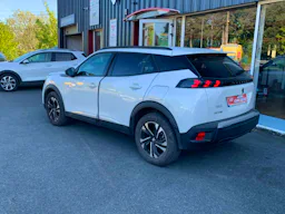 Peugeot 2008  1.5 BHDI 130cv ALLURE PACK EAT8 occasion - Photo 3