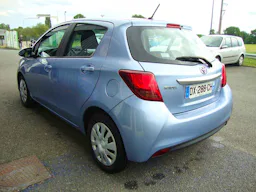 Toyota Yaris 1.5i VVT-i 100 Hybrid DYNAMIC occasion - Photo 3