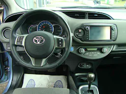 Toyota Yaris 1.5i VVT-i 100 Hybrid DYNAMIC occasion - Photo 8
