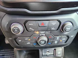 Jeep Renegade 1.5 TURBO T4 130 E-HYBRID SUMMIT BVR occasion - Photo 11