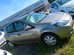 Renault Clio CLIO III Ph2 (5 PORTES) 1.2i TCe 100 occasion - Photo 3