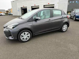 Toyota Yaris  Toyota Yaris 100h France 5p occasion - Photo 2