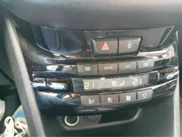 Peugeot 2008 1.5 BHDI 100cv Signature occasion - Photo 8