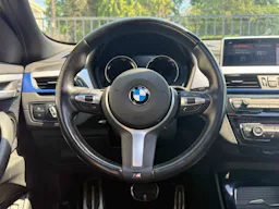 BMW X2 sDrive18iA 136ch M Sport DKG7 / TOIT OUVRANT / PREMIERE MAIN occasion - Photo 11
