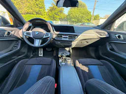 BMW Série 1 118IA 135 M-SPORT DKG BVA / TOIT PANORAMIQUE OUVRANT / AUDIO HARMAN KARDON / SIEGES M SPORT occasion - Photo 3
