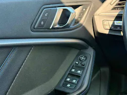 BMW Série 1  118IA 135 M-SPORT DKG BVA / TOIT PANORAMIQUE OUVRANT / AUDIO HARMAN KARDON / SIEGES M SPORT occasion - Photo 10