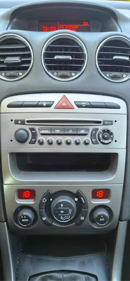 Peugeot 308  1.6L HDI 112 PREMIUM occasion - Photo 8