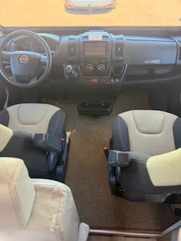 Fiat Ducato  PILOTE C690 ESSENTIEL 6 PLACES TVA RECUPERABLE occasion - Photo 4