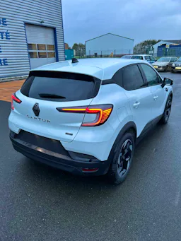 Renault Captur 1.8 FULL HYBRID 160 TECHNO occasion - Photo 3