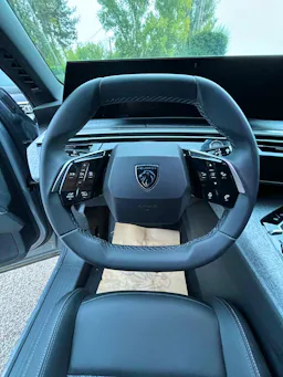 Peugeot 5008  Peugeot 5008 III ALLURE 145 HYBRID 48V occasion - Photo 9