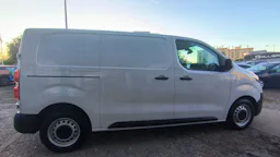 Toyota Proace  MEDIUM 2.0L 140 D-4D BVM6 DYNAMIC occasion - Photo 5