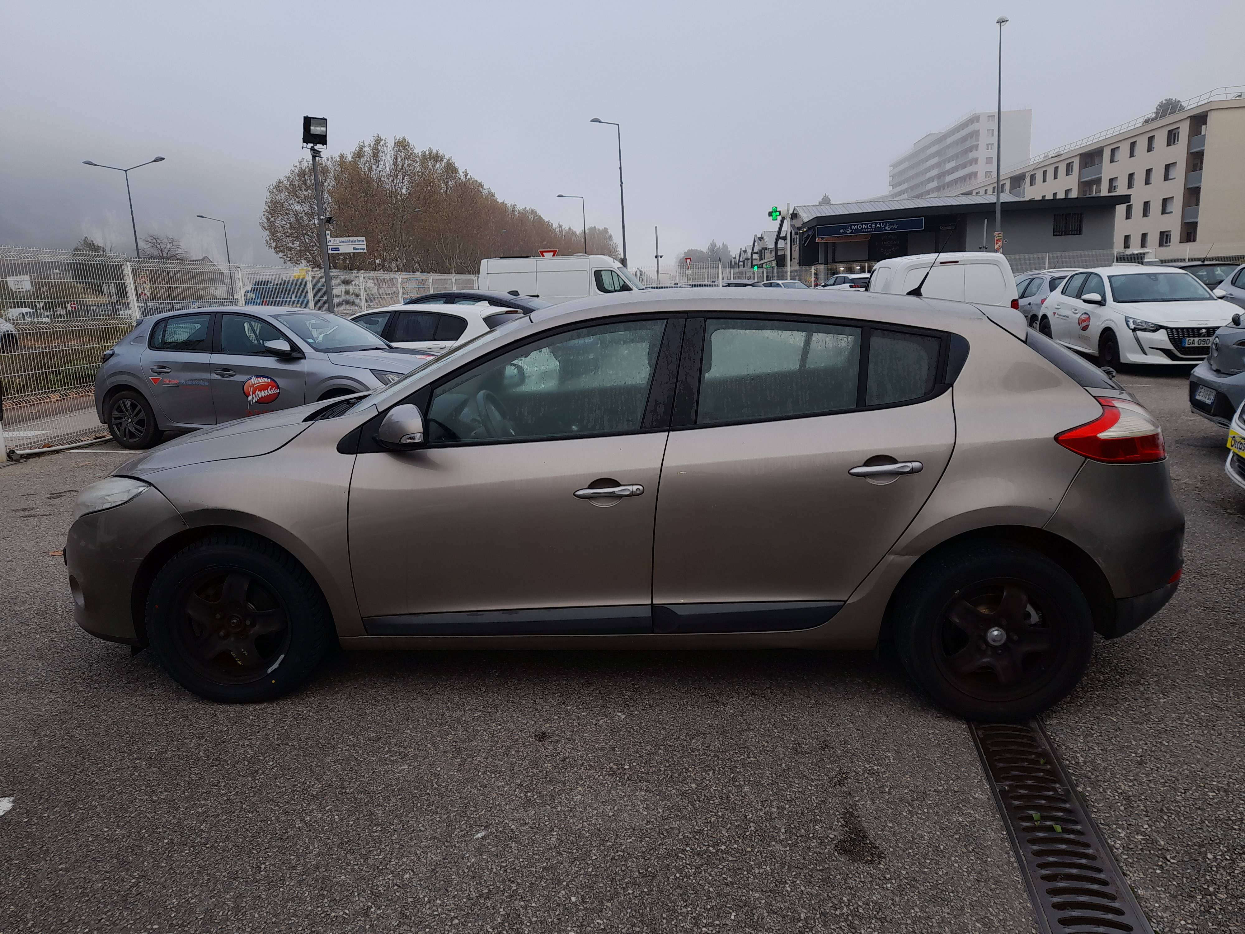 Renault Mégane  II (E84) 1.5 dCi 105ch Dynamique occasion - Photo 5