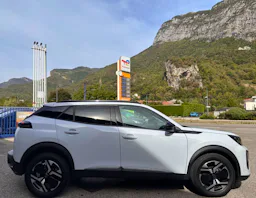 Peugeot 2008 1.2 ESSENCE 100CH S&S ALLURE / SUIVI PEUGEOT / PREMIERE MAIN occasion - Photo 6