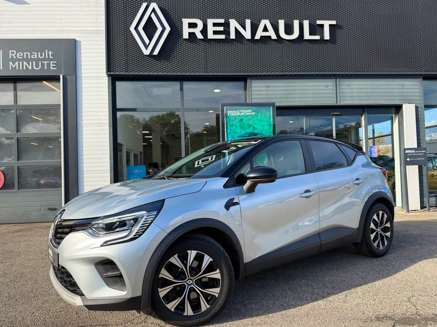 Renault Captur 1.6 E-TECH HYBRIDE 145CH EVOLUTION / ATTELAGE / TVA RECUPERABLE occasion