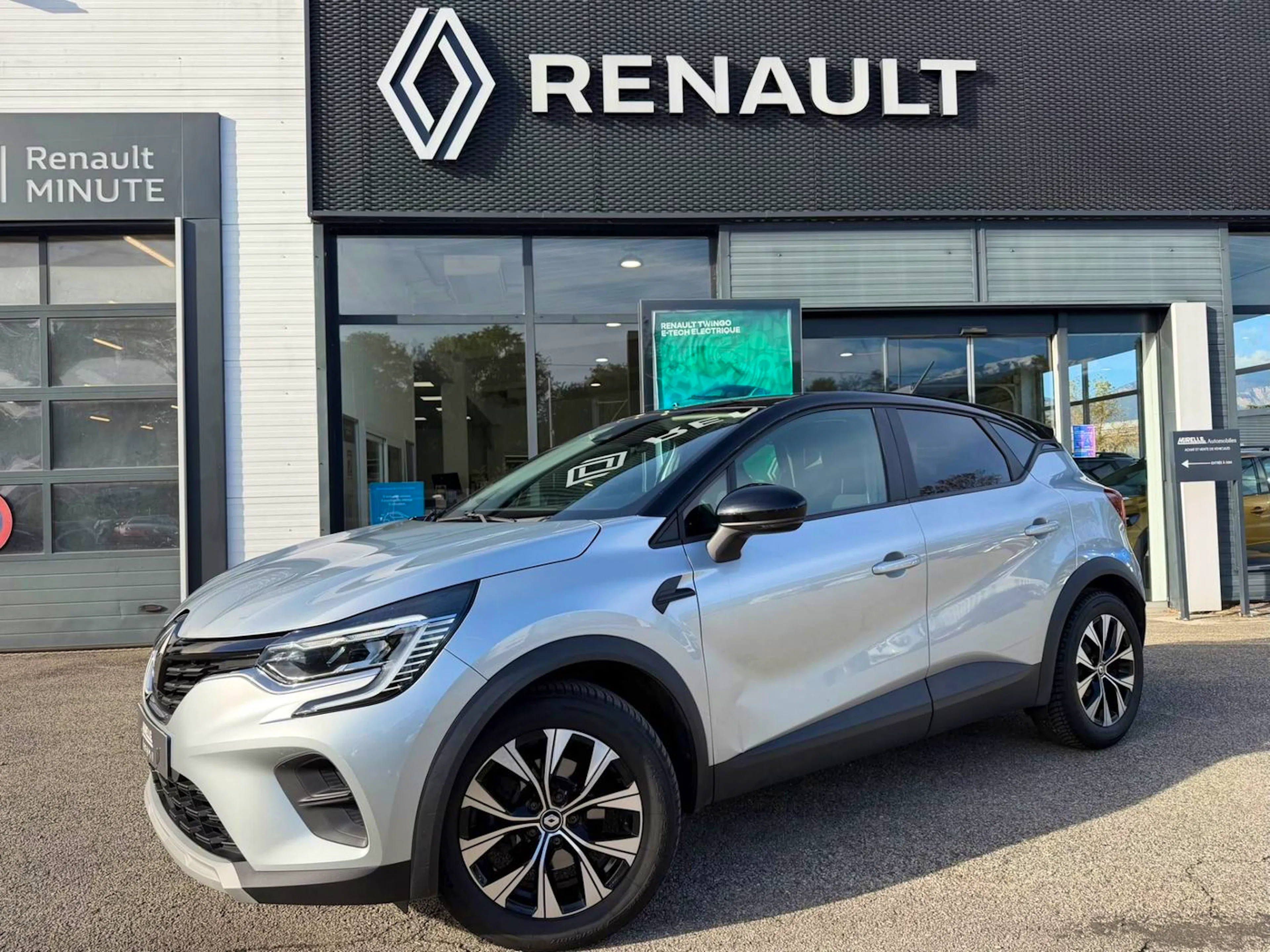 Renault Captur 1.6 E-TECH HYBRIDE 145CH EVOLUTION / ATTELAGE / TVA RECUPERABLE occasion