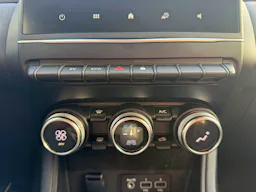 Renault Captur 1.6 E-TECH HYBRIDE 145CH EVOLUTION / ATTELAGE / TVA RECUPERABLE occasion - Photo 13